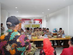 Wakapolda Riau Jumat Curhat di Kecamatan Payung Sekaki