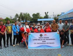 Wujud Pemasyarakatan Hadir di Tengah Masyarakat, Lapas Pekanbaru Bagikan 50 Paket Bantuan Sosial