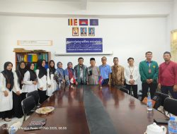 PENYERAHAN MAHASISWA UNIVERSITAS MUHAMMADIYAH  RIAU PLP INTERNASIONAL KEPADA PIHAK SEKOLAH DI CAMBODIA,PHNOM PENH AN NIKHMAH AL ISLAMIYAH PHNOM PENH ISNTITUTE.