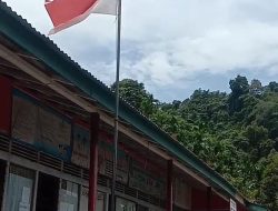 Miris! SD Di kota Padang Kibarkan Bendera Kusam dan Robek