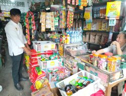 Unit Intelkam Polsek Tualang Monitor Harga Sembako di Pasar Tuah Serumpun.