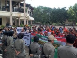 Aksi Damai Dari Aliansi Mahasiswa Pro Rakyat Indragiri Hulu Tentang Polemik Rancangan Undang-Undang (RUU) Tentara Republik Indonesia (TNI) 