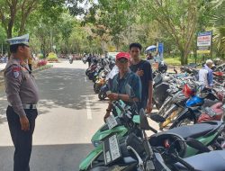 Semangat Tak Kenal Lelah,Personil Polsek Siak, TNI, Dishub Kabupaten Siak dan instansi terkait lainnya laksanakan Gatur Lalin,Patroli dan Pengamanan di Kawasan Wisata Istana Siak pada Operasi Ketupat Lancang Kuning 2025
