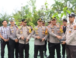 Kapolres Siak Berikan Hadiah Bibit Pohon kepada Personel yang Berulang Tahun