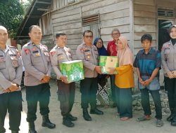 Polres Pasbar Kolaborasi King,’s Club Peduli Bantu Keluarga Balita Korban Tenggelam