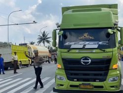 Ditlantas Polda Riau Tilang Puluhan Kendaraan Odol dan Temukan SIM Palsu