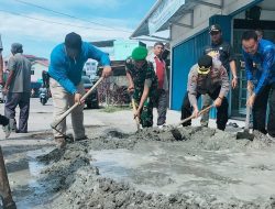 Gotong Royong Perbaikan Jalan Sultan Syarif Kasim Warnai Peringatan Hardiknas 2025 di Kandis