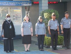 Lapas Kelas IIA Pekanbaru Gelar Apel Pagi Sekaligus Berikan Penghargaan kepada Pegawai Berprestasi