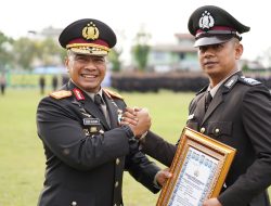 Polda Riau Gelar Upacara Peringatan Hari Lahir Pancasila, Bripka Agus Budiadi Terima Penghargaan Atas Prestasi Gemilang