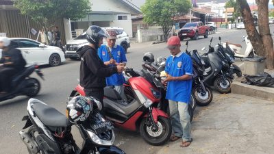 Parkiran di Sepanjang Jl Ade Irma Suryani Simpang Benteng Tertata Rapi dan Tertib