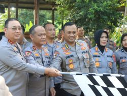 Kapolda Sumbar Serahkan Hewan Qurban untuk Polres Kepulauan Mentawai