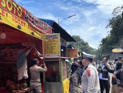Polres 50 Kota dan Tim Gabungan, Tertibkan Aktivitas Pedagang Kaki Lima dan Parkir Liar di Flay Over di Kelok 9