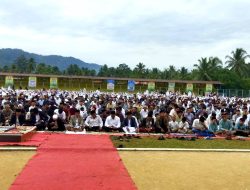 Bupati dan Wabup Sijunjung Laksanakan Shalat Idul Adha 1446 H bersama Masyarakat di Lapangan M Yamin Muaro