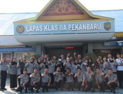 Penghormatan Memasuki Masa Purnabakti, Dokter Senior Lapas Pekanbaru Pimpin Apel Pagi