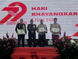 Lomba Layanan Polisi 110, Kapolresta Manokwari terima penghargaan dari Kapolda Papua Barat.
