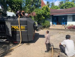 Brimob Kompi 3 Batalyon B Pelopor Pasaman Barat Turun Langsung Ditengah Warga Salurkan Air Bersih Ditengah Kemarau Panjang