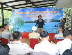 Taruna Bhayangkara Hijaukan Negeri Lewat Aksi Penanaman 100 Pohon Bakau di Jakarta Utara