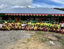 Ekstrakurikuler Satgas Yonif 521/DY Anak Papua Cerdas di SD Inpres Distrik Elelim