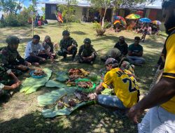 Tradisi Bakar Batu Satgas Yonif 521/DY Hadiri Acara Peringati 60 Tahun Turunnya Injil di Tanah Apalapsili