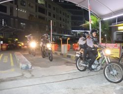 Malam Akhir Pekan, Polres Metro Jakarta Barat Gelar Patroli Skala Besar Bersama 3 Pilar