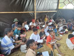 Prajurit Satgas Yonif 700/WYC Jadi Guru di Mayuberi, Cahaya Ilmu Menyapa Anak Papua