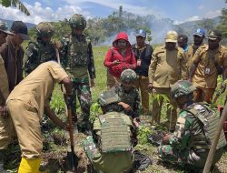 Bersatu Dengan Alam Satgas Yonif 521/DY Bersama Dinas Pertanian Laksanakan Aksi Tanam Pohon di Distrik Kobakma