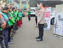 Kapolsek Ciledug Berbagi Jumat Berkah Bersama Pengemudi Ojol