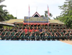 Satgas Pamtas Yonarhanud 1 Kostrad Terima Kunjungan Pangkogasgabpamtaswil Darat XII/Tanjungpura di Pos Kotis Gabma Entikong