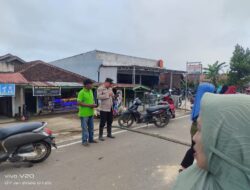 Kapolsek Kumpeh Ilir Iptu Aris Israwan ,S,H,M,H pastikan keamanan pengunjung pasar Rabu kelurahan Tanjung