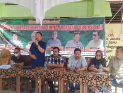 Tahun Kedua, Ikatan Pelajar Sungai Geringging Lintas Riau Salurkan 300 Paket Sembako di Halaman SMPN Sungai Geringging