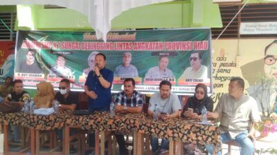 Tahun Kedua, Ikatan Pelajar Sungai Geringging Lintas Riau Salurkan 300 Paket Sembako di Halaman SMPN Sungai Geringging
