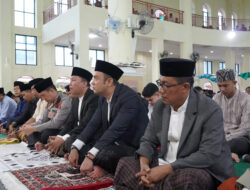 Khidmat dan Penuh Kebersamaan, Pemkab Sijunjung Gelar Sholat Idulfitri di Masjid Agung Istiqlal Muaro