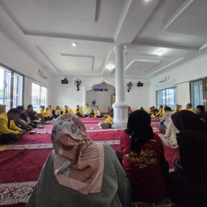Mahasiswa Fakultas Hukum Universitas Lancang Kuning Gelar Penyuluhan Hukum dan Karya Bakti Masyarakat di Musholla An-Nur RT 05/RW 04 Kelurahan Limbungan Kecamatan Rumbai Timur Kota Pekanbaru