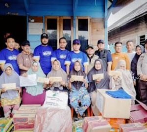 Bentuk Kepedulian Pemkab Rohil, Wakil Bupati Jhony Carles Tinjau Kebakaran Dijalan Bulan dan Serahkan Bantuan