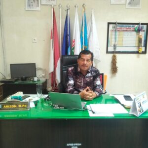 Kepsek SMA 1 Lubuk Alung Pariaman Arizona,M.Pd. Bangga Ratusan Siswa nya Telah Lulus Di Perguruan Tinggi Ternama