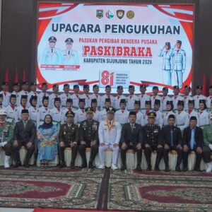 Dikukuhkan Bupati Benny Dwifa, 56 Paskibraka Sijunjung Siap Jalankan Tugas pada HUT ke-81 RI