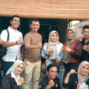 Keakraban Terlihat di Kediaman Daeng Johan dan Desi Novita Saat Puluhan Awak Media Hadir Dalam Rangka Acara Rutin Grup Info Lalu Lintas sekaligus Doa Syukuran Menempati Rumah.