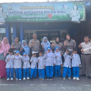 Tanamkan Keselamatan Sejak Dini, Polantas Karib Kenalkan Rambu Lalu Lintas dan Green Policing kepada Anak TK