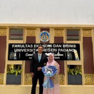 Benny Dwifa Yuswir Resmi Menyandang Gelar Doktor dari Universitas Negeri Padang, Angkat Potensi Wisata Berbasis Komunitas