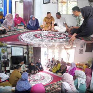 Bupati Sijunjung Takziah ke Rumah Duka Almarhum Bakaruddin di Jorong Tongah Nagari Muaro